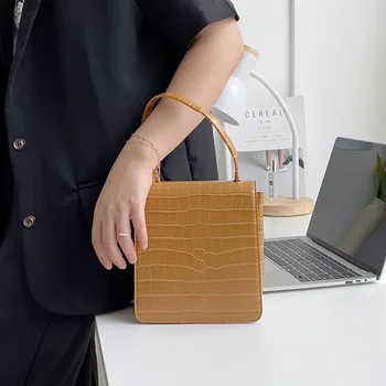 Women Mobile Phone Bag Crossbody Mini Small Bags 2020 Autumn Winter New Simple Crocodile Pattern Vertical Mini Square Bag TUYO
Women Mobile Phone Bag Crossbody Mini Small Bags 2020 Autumn Winter New Simple Crocodile Pattern Vertical Mini Square Bag TUYO
