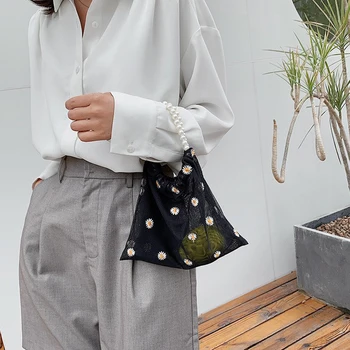Delicate Daisy Embroidery Handbag Classic Texture Creative Design Small Transparent Mesh Tote Women Pearl Elegant Pouch
Delicate Daisy Embroidery Handbag Classic Texture Creative Design Small Transparent Mesh Tote Women Pearl Elegant Pouch