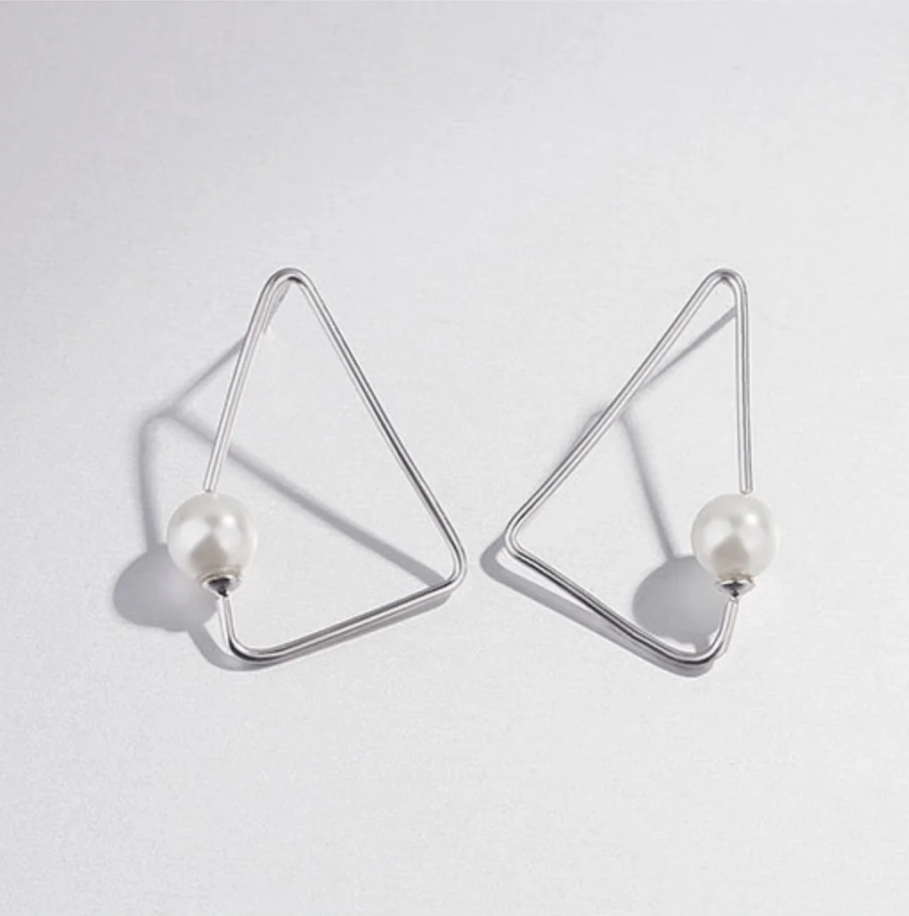 Simple style new s925 sterling silver earrings female geometric triangle fashion pearl ear jewelry
Simple style new s925 sterling silver earrings female geometric triangle fashion pearl ear jewelry