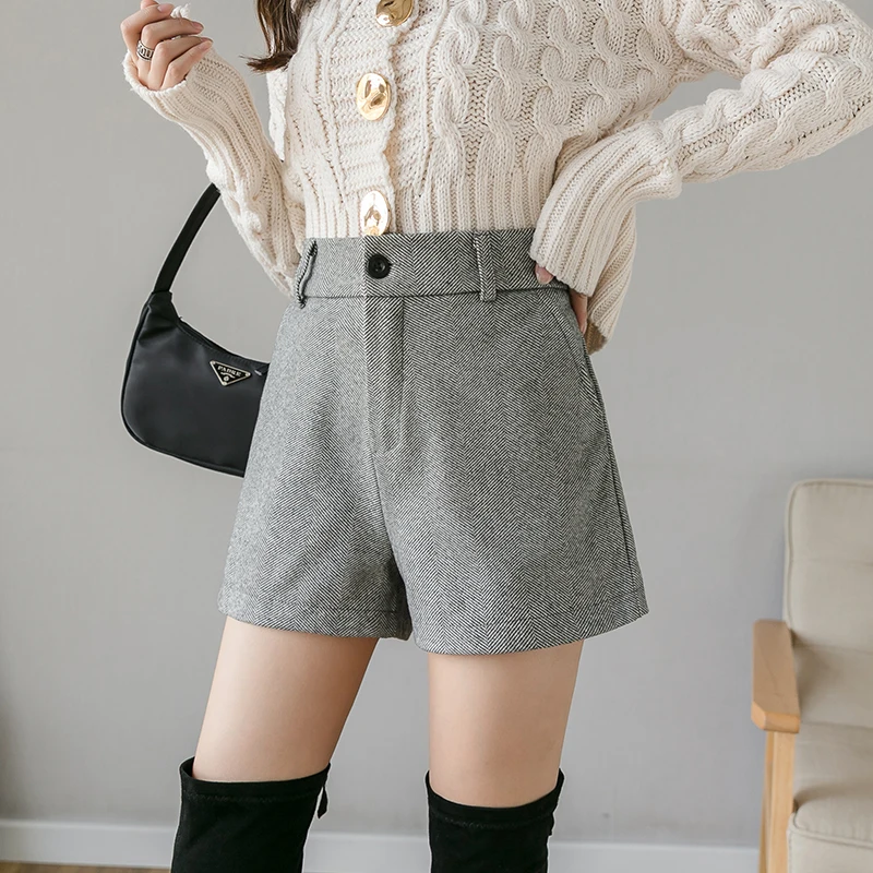 DONAMOL Plus size Korean style 2020 Autumn Winter Women Woollen cloth A-line Shorts Casual Middle-waisted Button Wide Leg Shorts 
DONAMOL Plus size Korean style 2020 Autumn Winter Women Woollen cloth A-line Shorts Casual Middle-waisted Button Wide Leg Shorts