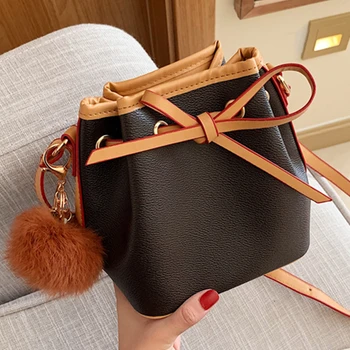 2019 Fashion Women Bucket Bag Hair Ball pendant Crossbody Bag High Quality Retro Shoulder Bags Simple Handbags Mother Child Bags 
2019 Fashion Women Bucket Bag Hair Ball pendant Crossbody Bag High Quality Retro Shoulder Bags Simple Handbags Mother Child Bags