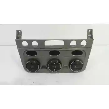 1983751 control Uconnect 147 (190)
1983751 control Uconnect 147 (190)