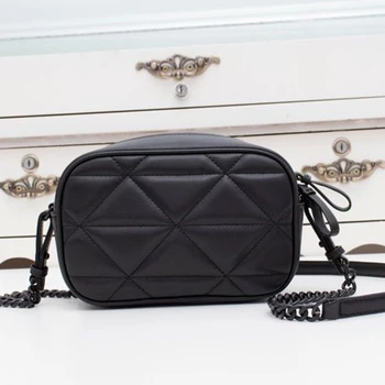 2020 new luxury designer camera bag mobile phone bag Sheepskin Single Shoulder diagonal chain bag small square bag small versati 
2020 new luxury designer camera bag mobile phone bag Sheepskin Single Shoulder diagonal chain bag small square bag small versati