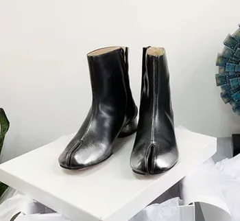 Mixed Color Split toe Boots Women Designer brand luxury women shoes 2020 Genuine Leather Short Women Boots Thick Low Heel Shoes
Mixed Color Split toe Boots Women Designer brand luxury women shoes 2020 Genuine Leather Short Women Boots Thick Low Heel Shoes