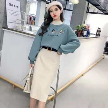 Autumn New Sweatshirt Skirt Student Suits Fashion Women's Cartoon Fish Embroidery Letter Pullovers Tops +Solid Knitted Skirt Set
Autumn New Sweatshirt Skirt Student Suits Fashion Women's Cartoon Fish Embroidery Letter Pullovers Tops +Solid Knitted Skirt Set