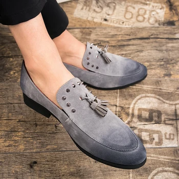 Luxury Men Dress Shoes High Quality Men's Social Shoes Mens Velvet Loafers Man Tassel Rivet Gentlemen Wedding Shoes Grey Black
Luxury Men Dress Shoes High Quality Men's Social Shoes Mens Velvet Loafers Man Tassel Rivet Gentlemen Wedding Shoes Grey Black