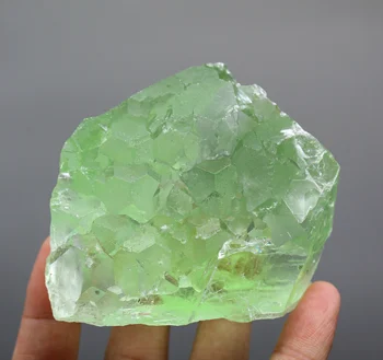 373g Natural rare Transparent green "football" fluorite cluster crystal specimens Stones and crystals Healing crystal 
373g Natural rare Transparent green "football" fluorite cluster crystal specimens Stones and crystals Healing crystal