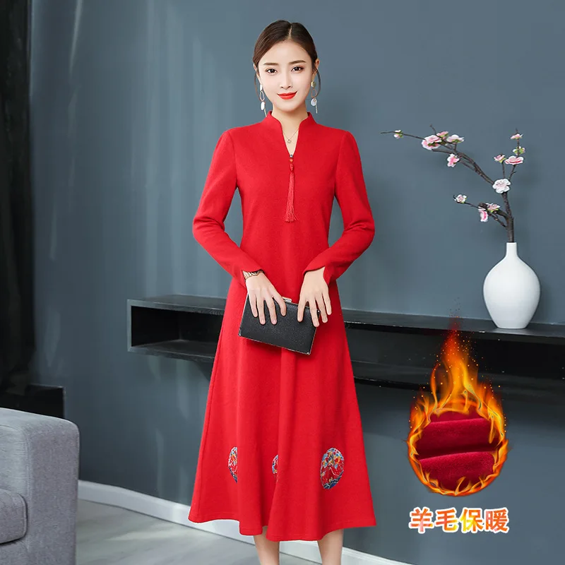 Dress Winter Women's 2019 New Style Retro Elegant Mid-length Solid Color Festive Wool Base V-neck Embroidered Skirt 
Dress Winter Women's 2019 New Style Retro Elegant Mid-length Solid Color Festive Wool Base V-neck Embroidered Skirt