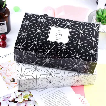 100pcs/lot Creative design Black White Mooncake Box Dessert Cookies West Point Packaging Cake Box Cardboard gift boxes
100pcs/lot Creative design Black White Mooncake Box Dessert Cookies West Point Packaging Cake Box Cardboard gift boxes