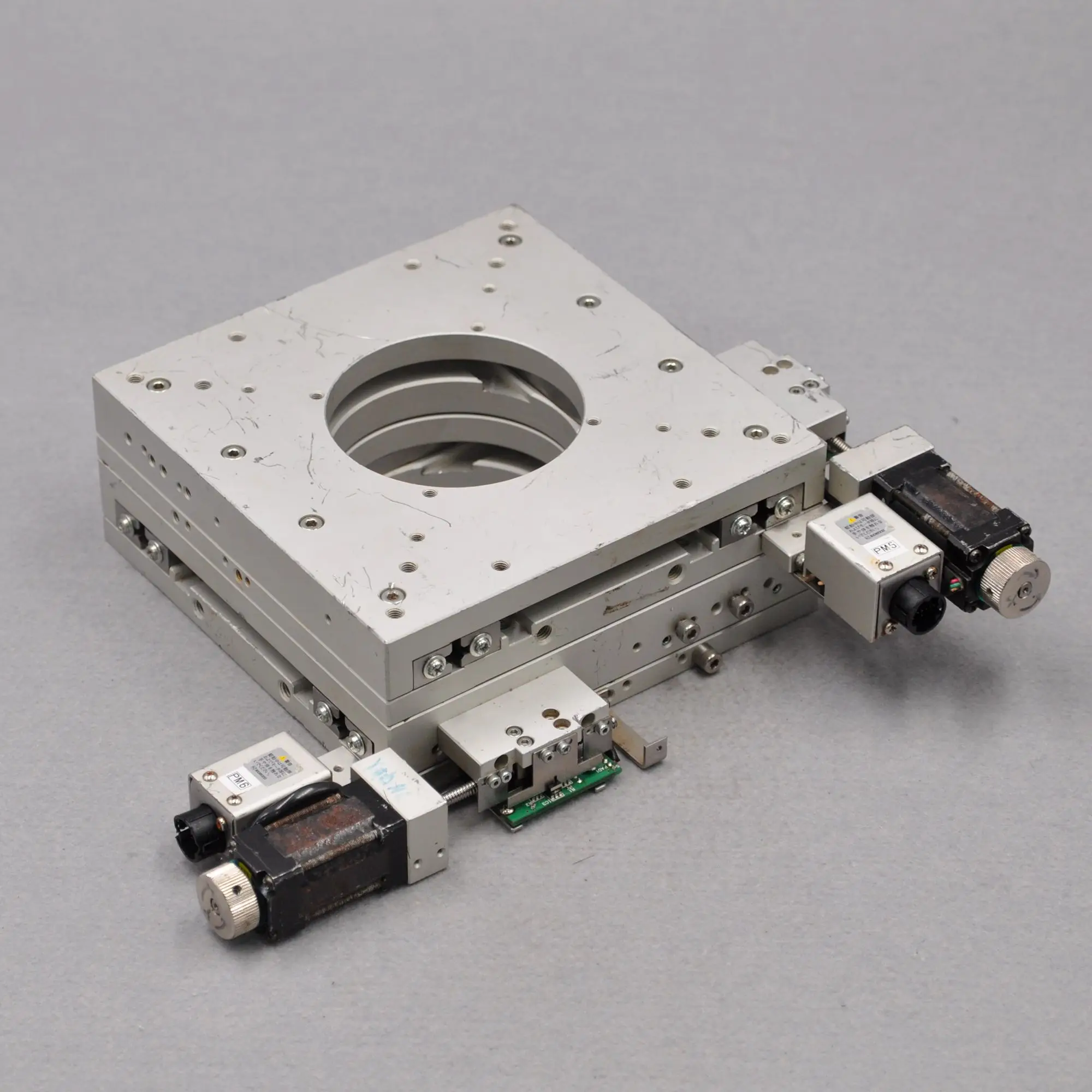Japan KOHKU XY axis two-dimensional HKR-30 precision electric displacement fine-tuning slide hollow 160mm table
Japan KOHKU XY axis two-dimensional HKR-30 precision electric displacement fine-tuning slide hollow 160mm table