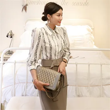 2020 Spring And Summer Women Suit Slim Two Pieces Set Turn Down Colllar Single Breasted Stripe Blouse And Skirt Set Clothes D506
2020 Spring And Summer Women Suit Slim Two Pieces Set Turn Down Colllar Single Breasted Stripe Blouse And Skirt Set Clothes D506