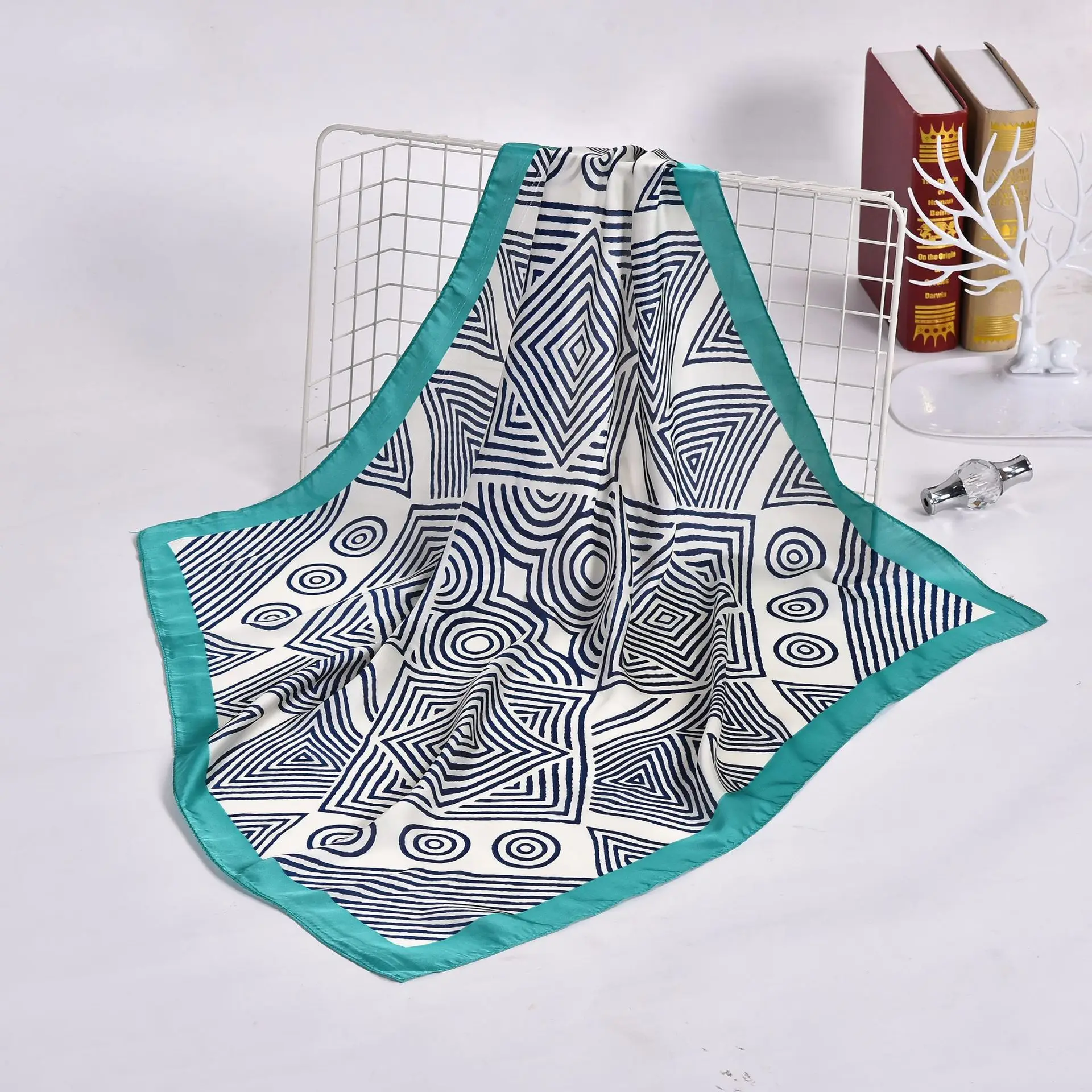 Line Clause Scarves Women Silk Scarf Geometric Pattern Small Square Scarf Wild Bow Tie Edging Neckerchief Bag Decoration
Line Clause Scarves Women Silk Scarf Geometric Pattern Small Square Scarf Wild Bow Tie Edging Neckerchief Bag Decoration