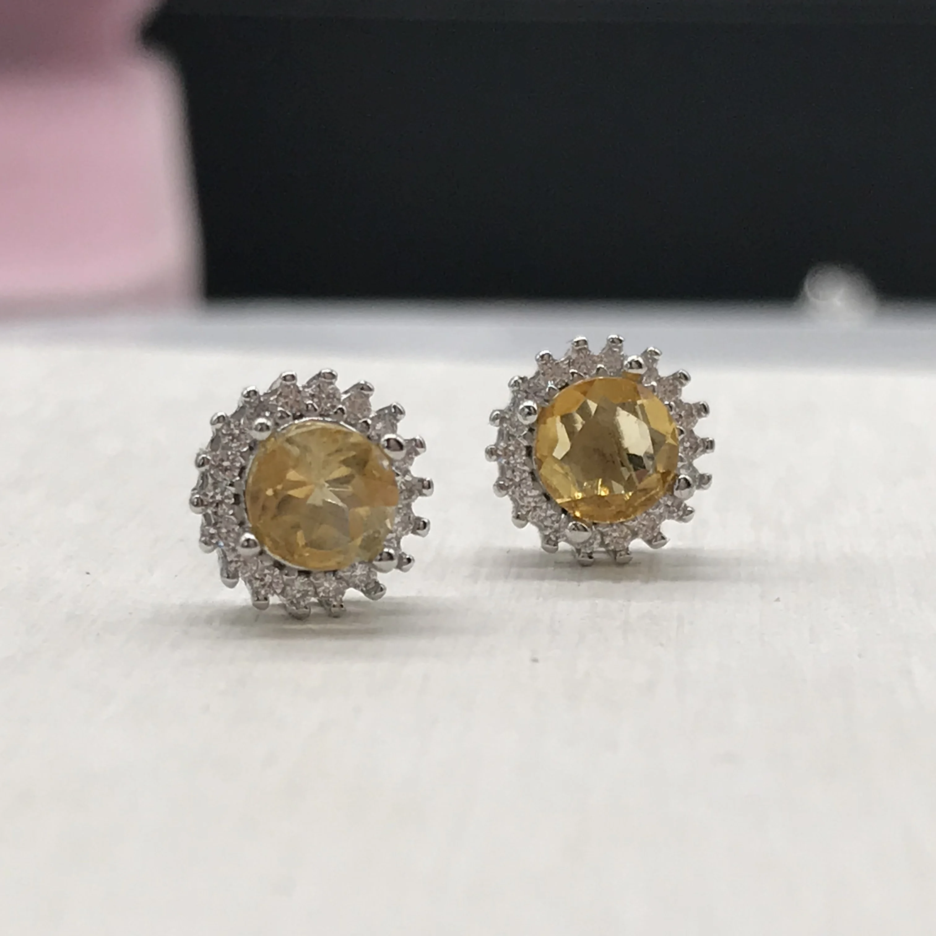 Simple citrine silver ring for office lady 5 mm * 5 mm natural citrine earri solid 925 silver citrine jewelry girl birthday gift
Simple citrine silver ring for office lady 5 mm * 5 mm natural citrine earri solid 925 silver citrine jewelry girl birthday gift