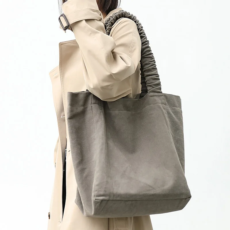 2020 Korean version of simple fold handbag autumn and winter casual large capacity shoulder bag fashion canvas bag female bag
2020 Korean version of simple fold handbag autumn and winter casual large capacity shoulder bag fashion canvas bag female bag