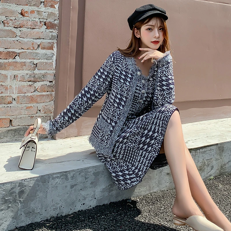 2020 Women Autumn Winter Knitted Pattern Button Sleeveless Mini Sweater Dress + Knitted Cardigans Coats 2 Pieces Sets Outfits
2020 Women Autumn Winter Knitted Pattern Button Sleeveless Mini Sweater Dress + Knitted Cardigans Coats 2 Pieces Sets Outfits