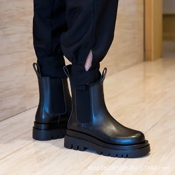 with Martin boots shoes in the fall and winter of 2020 female leather thick soles Chelsea boots scooter ms short boots 
with Martin boots shoes in the fall and winter of 2020 female leather thick soles Chelsea boots scooter ms short boots