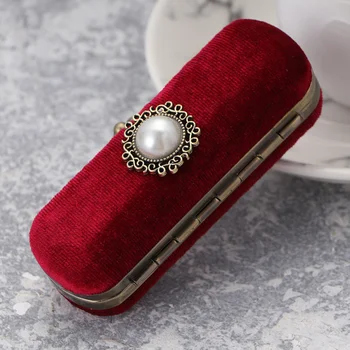Retro Velvet Lipstick Box Lip Balm Organizer Bag Durable Soft Cosmetic Storage Case With Mirror (Red)
Retro Velvet Lipstick Box Lip Balm Organizer Bag Durable Soft Cosmetic Storage Case With Mirror (Red)