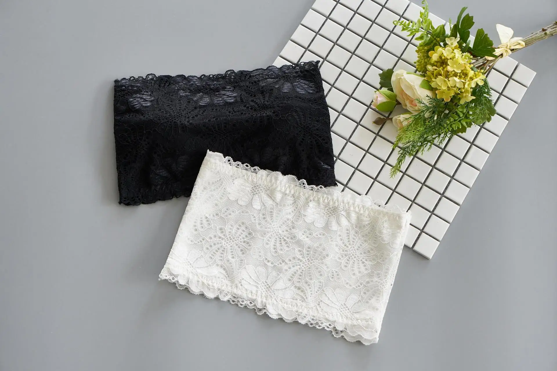 Women's Lace Thin Solid Wrap-around Base Tube Top GIRL'S Belly Band Anti-Exposure Vest
Women's Lace Thin Solid Wrap-around Base Tube Top GIRL'S Belly Band Anti-Exposure Vest
