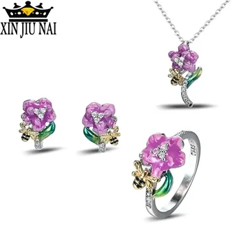 Hot new arrival arrives fashion luxury enamel color delicate bee pink flower European and American banquet jewelry set 
Hot new arrival arrives fashion luxury enamel color delicate bee pink flower European and American banquet jewelry set