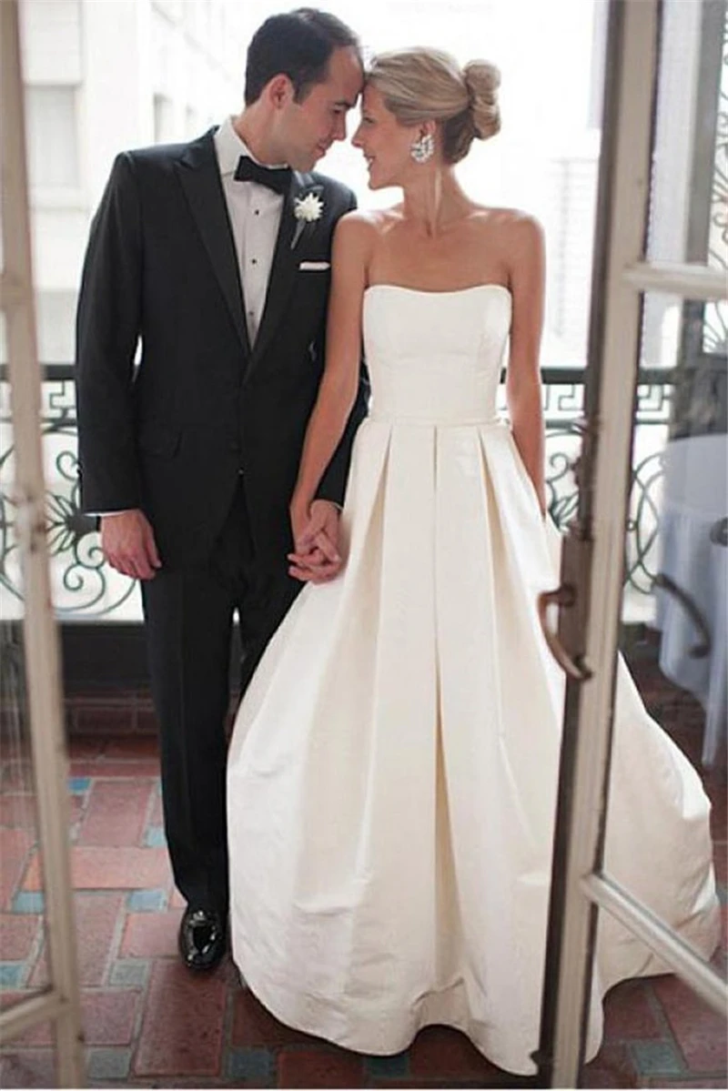 Charming Open Back Strapless Simple Elegant Long Wedding Dresses For Bride Vintage Bridal Gowns
Charming Open Back Strapless Simple Elegant Long Wedding Dresses For Bride Vintage Bridal Gowns