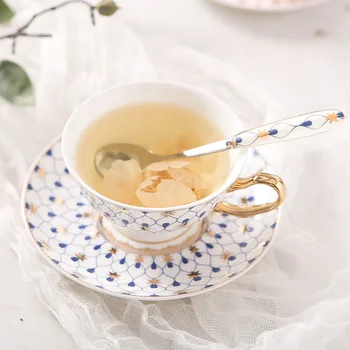 Nordic Light Luxury Gold Bone China Coffee Cup Afternoon Tea Set Ceramic Flower Tea Cup with Spoon Home Decoration Accessories
Nordic Light Luxury Gold Bone China Coffee Cup Afternoon Tea Set Ceramic Flower Tea Cup with Spoon Home Decoration Accessories