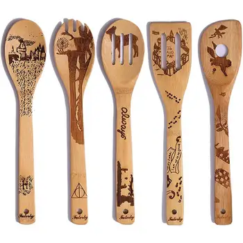 5pcs /set Bamboo Tableware Spoon Spatula Laser Carving Pattern Non-stick Cooking Utensil Kitchen Tool Christmas Festival Gift
5pcs /set Bamboo Tableware Spoon Spatula Laser Carving Pattern Non-stick Cooking Utensil Kitchen Tool Christmas Festival Gift