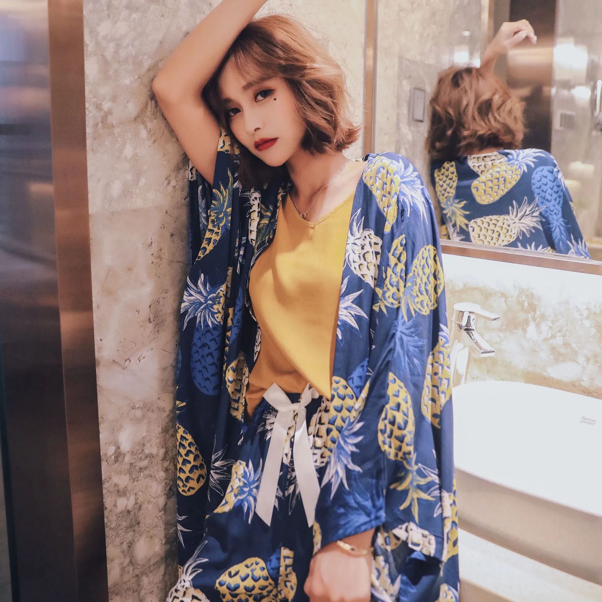 Spring And Autumn New Style Cotton Silk Four-piece Set WOMEN'S Pajamas Comfortable And Fresh Pineapple Short Trousers Pajamas
Spring And Autumn New Style Cotton Silk Four-piece Set WOMEN'S Pajamas Comfortable And Fresh Pineapple Short Trousers Pajamas