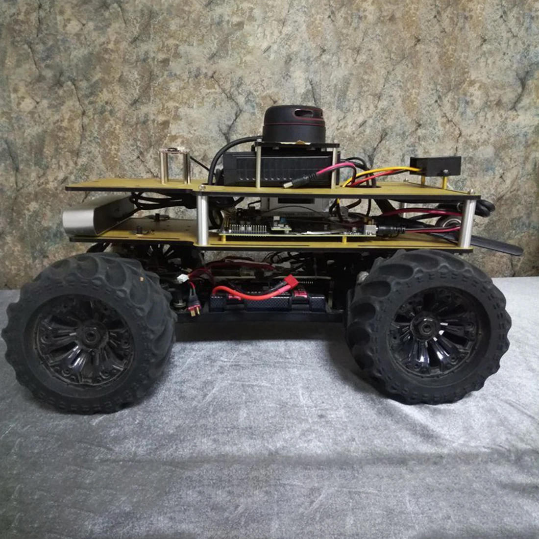 1/10 Programmable ROS Robot Ackerman Suspension Autopilot Ride Kit For Jetson TX2 Programmable Toys For Men Christmas Gift
1/10 Programmable ROS Robot Ackerman Suspension Autopilot Ride Kit For Jetson TX2 Programmable Toys For Men Christmas Gift