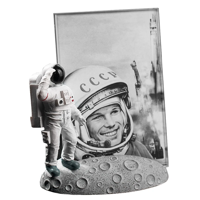 Personality and creativity astronaut photos photo frame setting table office desk decorations
Personality and creativity astronaut photos photo frame setting table office desk decorations