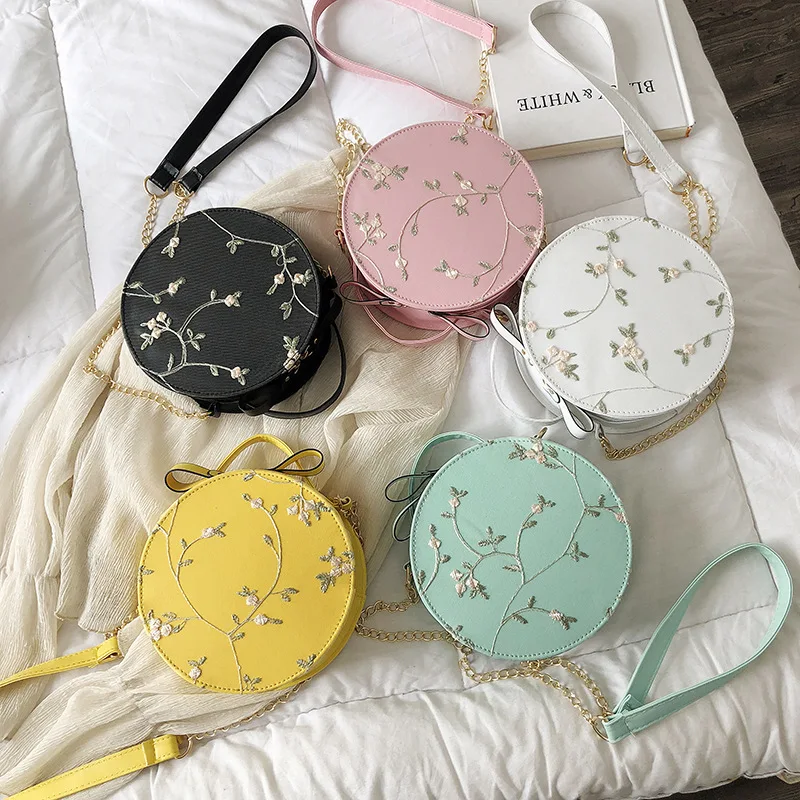 LISM 2019 embroidery simple small round bag Korean version of the tide single shoulder Messenger bag ladies wallet
LISM 2019 embroidery simple small round bag Korean version of the tide single shoulder Messenger bag ladies wallet