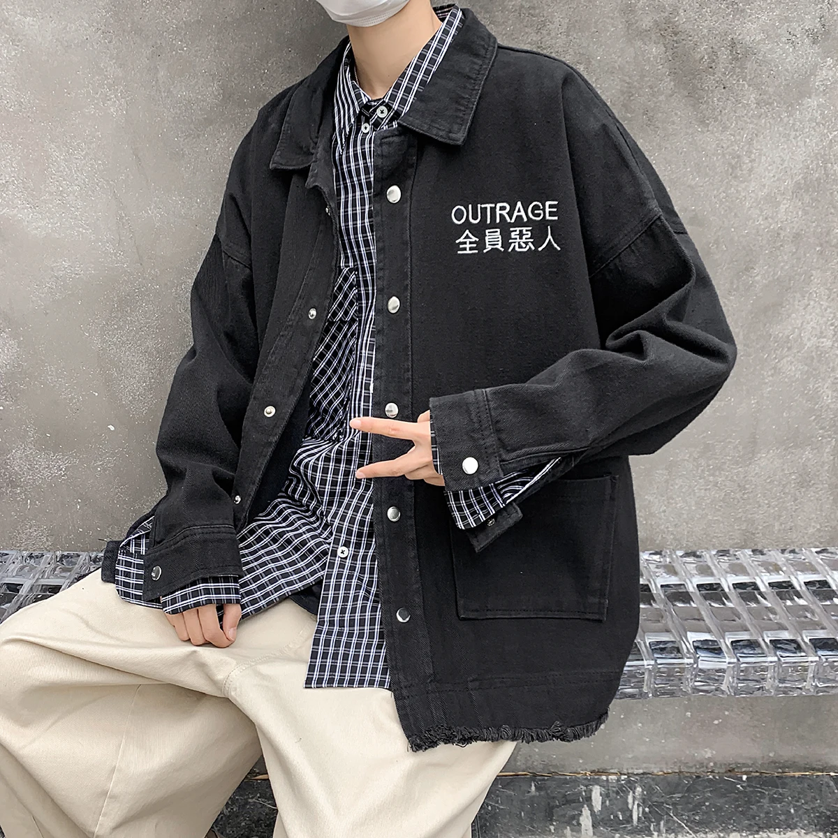 2020 Designer Simple Jackets and Coats OUTRAGE Letters Printed Button Jackets for Men Clothes with Pockets Oversized Streetwear
2020 Designer Simple Jackets and Coats OUTRAGE Letters Printed Button Jackets for Men Clothes with Pockets Oversized Streetwear