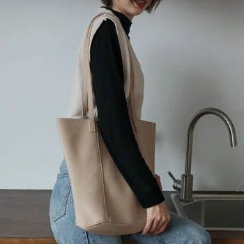 Women's Handbag Professional Commuter Striped Simple Single Shoulder Bag Ins Large Capacity Vertical PU Tote Bags for Women
Women's Handbag Professional Commuter Striped Simple Single Shoulder Bag Ins Large Capacity Vertical PU Tote Bags for Women