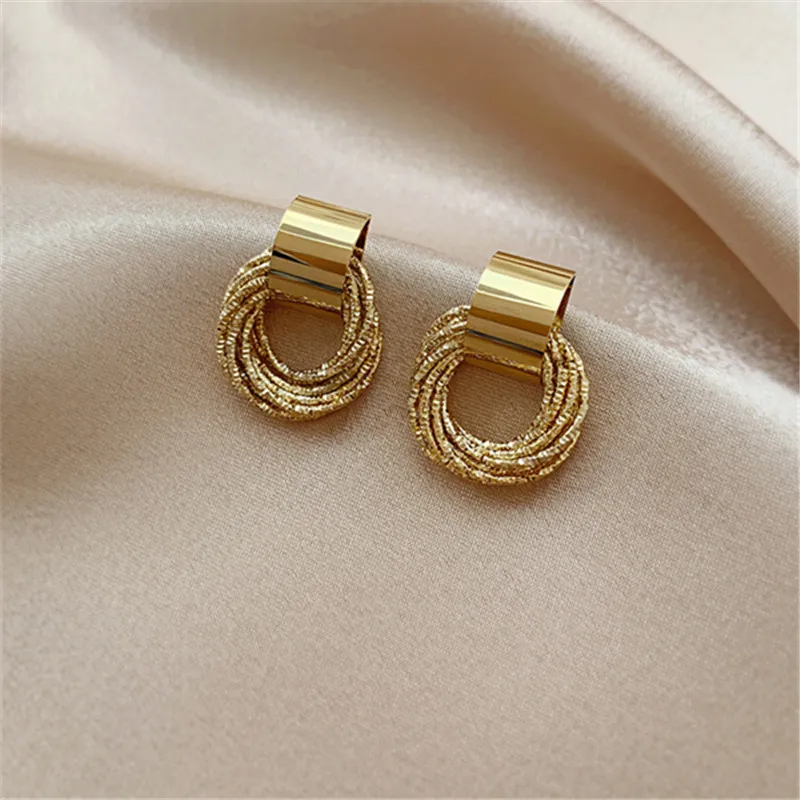 Geometric Stud Earing Fashion Jewelry 2020 Sale New Small Round Gold Ear Rings for Women European Korean Trendy Simple Style
Geometric Stud Earing Fashion Jewelry 2020 Sale New Small Round Gold Ear Rings for Women European Korean Trendy Simple Style