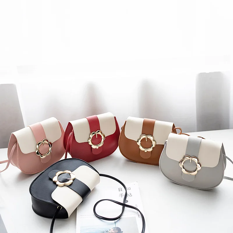 Women's bag 2020 summer new Korean version of the piglet bag hit color shoulder messenger change mobile phone bag
Women's bag 2020 summer new Korean version of the piglet bag hit color shoulder messenger change mobile phone bag