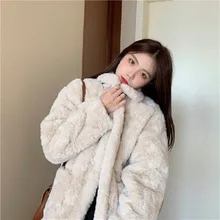Casual Loose Faux Fur Coats Solid Furry Pockets Women Overcoats Turn Down Collar Winter Warm Sliming Single Breasted Fur Jackets
Casual Loose Faux Fur Coats Solid Furry Pockets Women Overcoats Turn Down Collar Winter Warm Sliming Single Breasted Fur Jackets