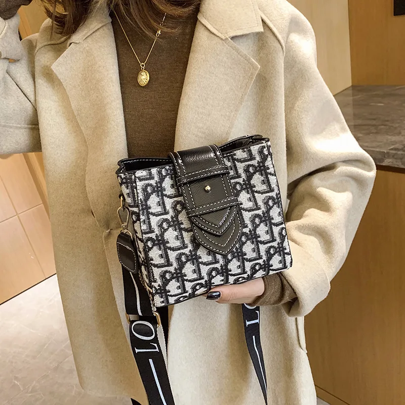 Fashionable Mixed Colors Women Bucket Bag Wide Strap Shouler Crossbody Bag Ladies Elegant Dainty Commuter Bags Bolsa DF589
Fashionable Mixed Colors Women Bucket Bag Wide Strap Shouler Crossbody Bag Ladies Elegant Dainty Commuter Bags Bolsa DF589