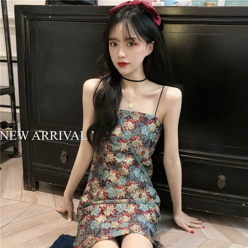 Skirt women's summer 2020 New Retro print waist down show thin temperament chic sexy slim strap dress
Skirt women's summer 2020 New Retro print waist down show thin temperament chic sexy slim strap dress