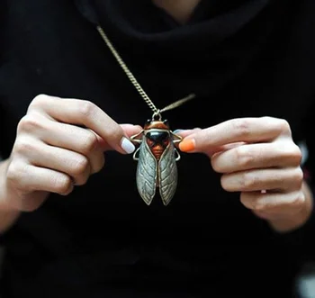 Fashion Charm Retro Necklace Vintage Bronze Tone Metal Insect Pendant Necklace Hot
Fashion Charm Retro Necklace Vintage Bronze Tone Metal Insect Pendant Necklace Hot