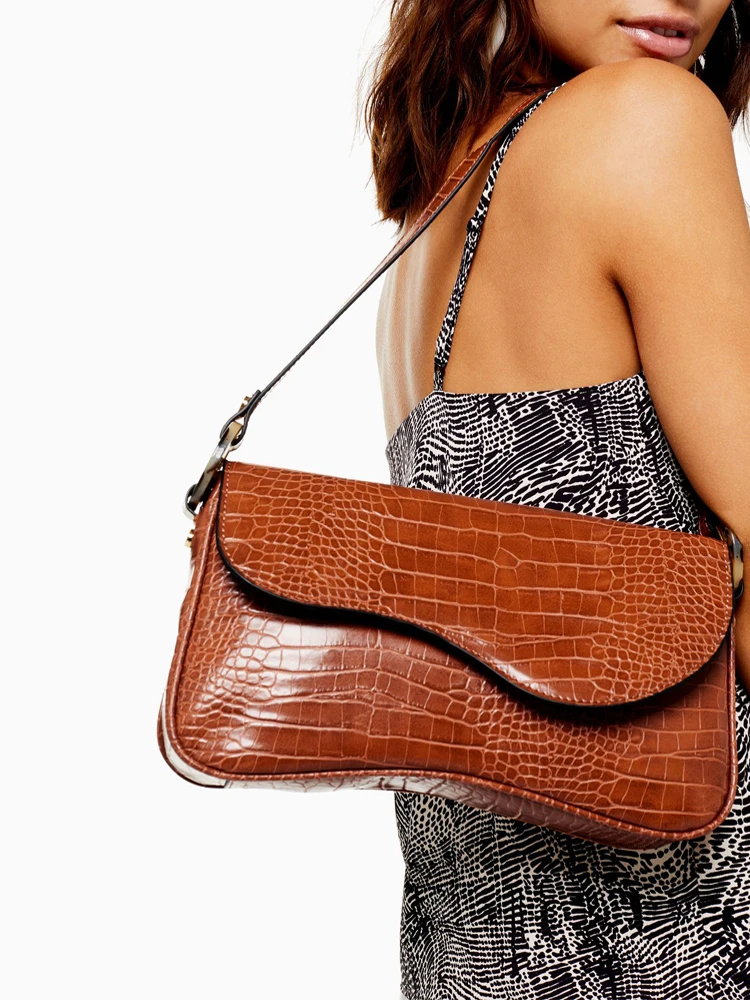 Retro Armor Bag Female Niche Design Bag 2019 New Crocodile Pattern Flip Shoulder Bag Saddle Bag High Quality Women Handbags
Retro Armor Bag Female Niche Design Bag 2019 New Crocodile Pattern Flip Shoulder Bag Saddle Bag High Quality Women Handbags