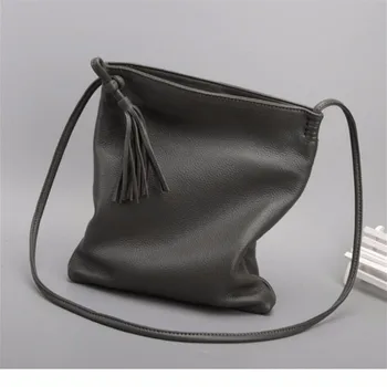 2020 Women New Fashion Concise Elegant Black and Gray Genuine Leather Tassel Bucket Bag Shoulder Bag Crossbody Bag Office Daily
2020 Women New Fashion Concise Elegant Black and Gray Genuine Leather Tassel Bucket Bag Shoulder Bag Crossbody Bag Office Daily