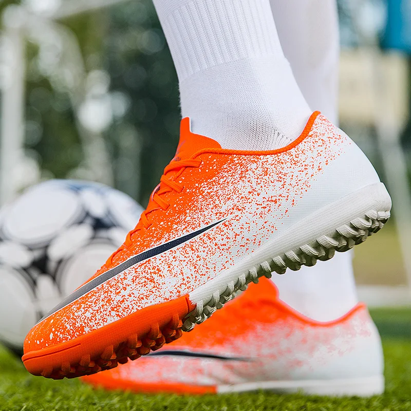 Indoor lawn men's soccer shoes children's non-slip shoes broken nails / spikes soccer shoes sports shoes 35-44 voetbalschoenen 
Indoor lawn men's soccer shoes children's non-slip shoes broken nails / spikes soccer shoes sports shoes 35-44 voetbalschoenen