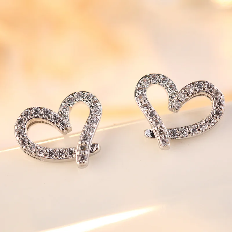 Cute Female Small Heart Stud Earrings Minimalist Silver Color White Zircon Earrings Love Wedding Earrings For Women
Cute Female Small Heart Stud Earrings Minimalist Silver Color White Zircon Earrings Love Wedding Earrings For Women