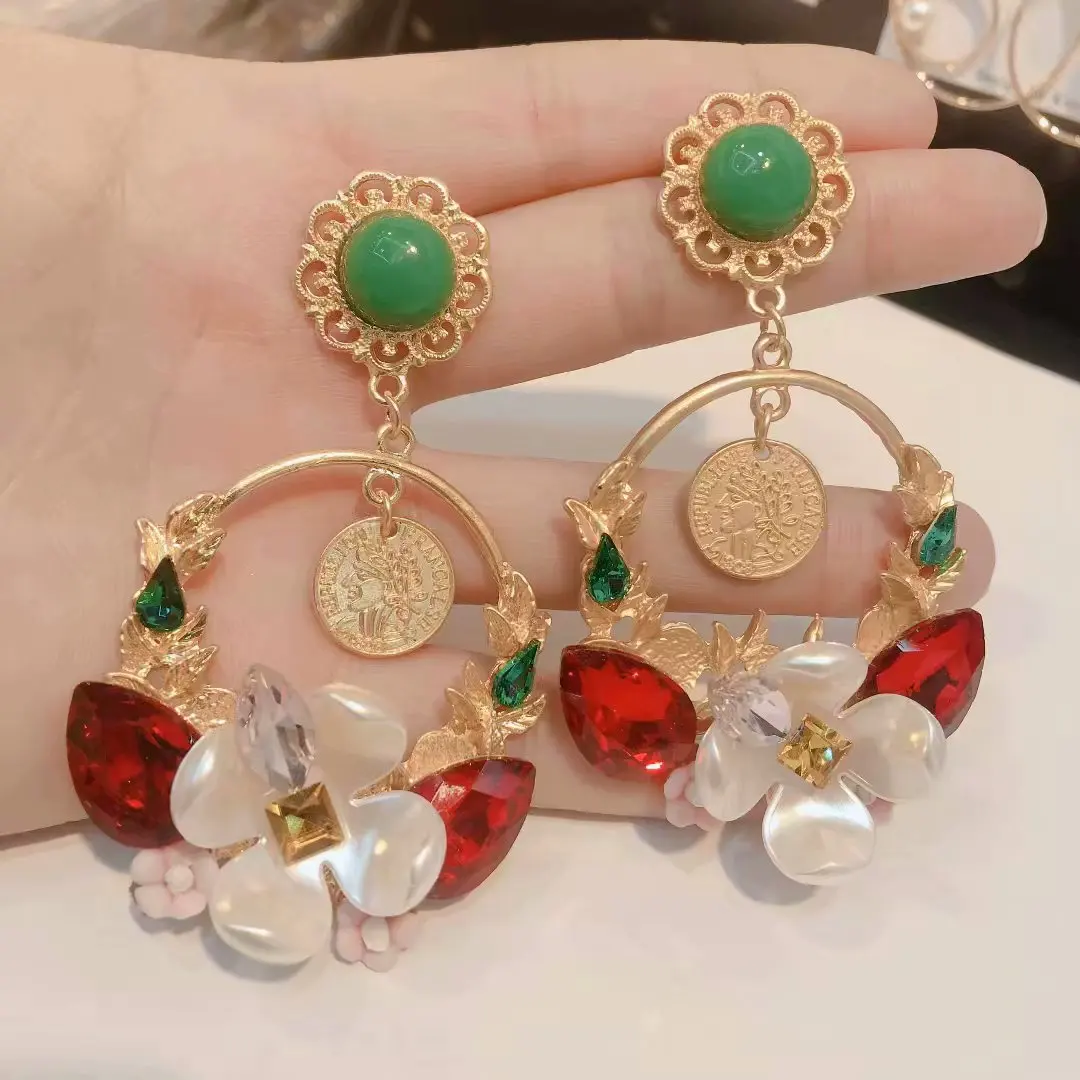 gold red green retro Baroque flower pearl coin pendant big rhinestone women earrings indian jewelry vintage bohemian
gold red green retro Baroque flower pearl coin pendant big rhinestone women earrings indian jewelry vintage bohemian