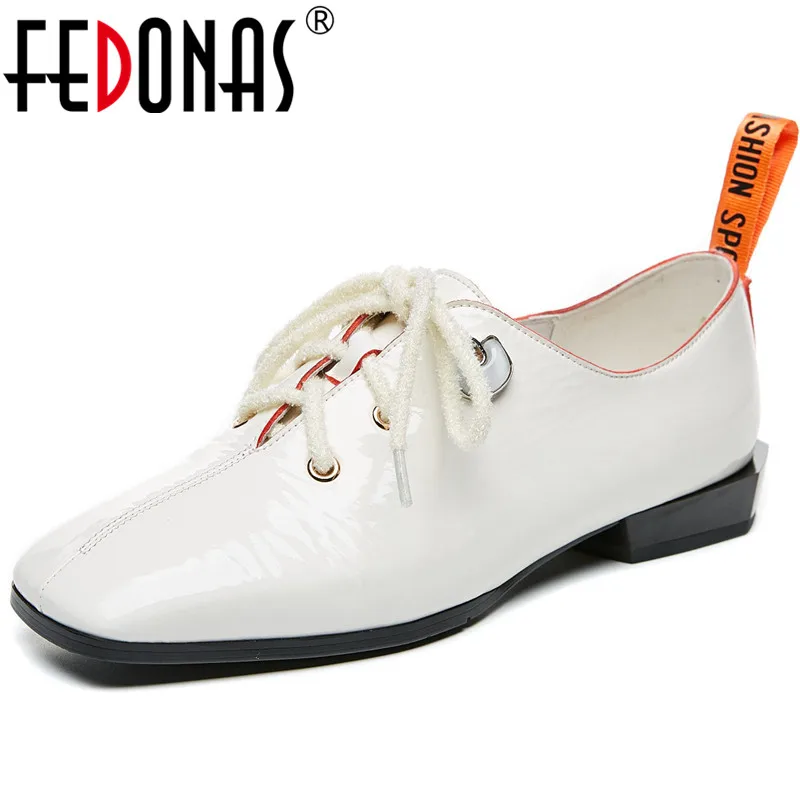 FEDONAS Elegant 2020 Women Patent Leather Cross Tied Pumps Spring Summer Square Heels Pumps Square Toe Concise Shoes Woman
FEDONAS Elegant 2020 Women Patent Leather Cross Tied Pumps Spring Summer Square Heels Pumps Square Toe Concise Shoes Woman