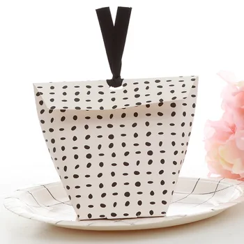 50pcs 6x6x10cm Creative Boat Shape Wedding Gift Boxes Paper Cake Chocolate Box Baby Shower Favor Boxes Candy Box With Ribbon
50pcs 6x6x10cm Creative Boat Shape Wedding Gift Boxes Paper Cake Chocolate Box Baby Shower Favor Boxes Candy Box With Ribbon