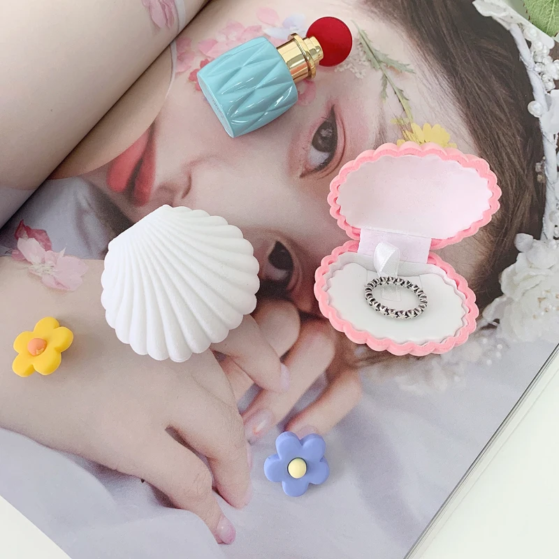 Lovely Shell Shape Velvet Jewelry Box Wedding Engagement Ring Box for Earrings Necklace Bracelet Display Gift Box Holder
Lovely Shell Shape Velvet Jewelry Box Wedding Engagement Ring Box for Earrings Necklace Bracelet Display Gift Box Holder