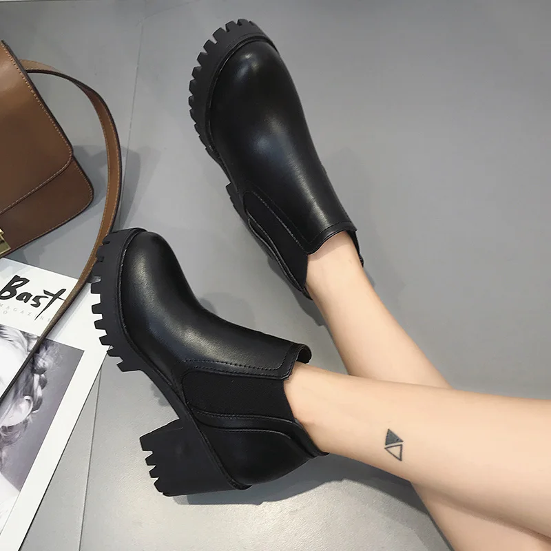 Lace Up Lady Boots Round Toe Chunky Heel Women's Rubber Shoes Rain Bootee Woman 2019 Luxury Designer Low Heels booties Ladies
Lace Up Lady Boots Round Toe Chunky Heel Women's Rubber Shoes Rain Bootee Woman 2019 Luxury Designer Low Heels booties Ladies