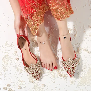 2020 new red Xiuhe shoes fine heel leather inner rhinestone pointed flat pearl shoes banquet wedding shoes bride shoes
2020 new red Xiuhe shoes fine heel leather inner rhinestone pointed flat pearl shoes banquet wedding shoes bride shoes
