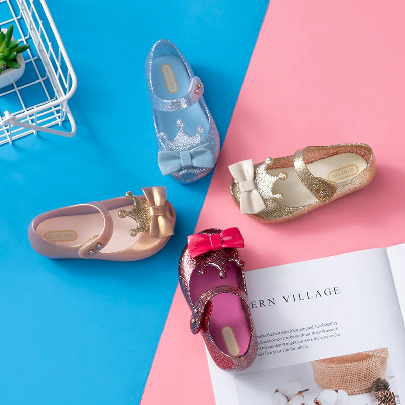 Mini DD Children Cute Sandals Beach Shoes New Girl Jelly Sandals Crown Summer Soft Sandals Melissa Toddler Shoes DD001
Mini DD Children Cute Sandals Beach Shoes New Girl Jelly Sandals Crown Summer Soft Sandals Melissa Toddler Shoes DD001