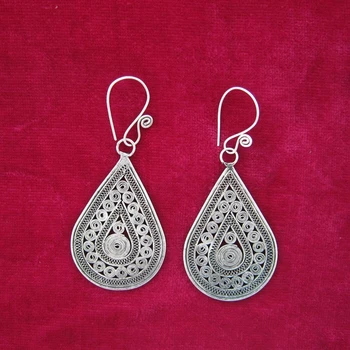 TRADITIONAL ANCIENT SILK FILIGREE CRAFT RETRO PALACE EAR ORNAMENTS HANDMADE MIAO SILVER TEARDROP SHAPED COPPER DRUM EARRINGS
TRADITIONAL ANCIENT SILK FILIGREE CRAFT RETRO PALACE EAR ORNAMENTS HANDMADE MIAO SILVER TEARDROP SHAPED COPPER DRUM EARRINGS
